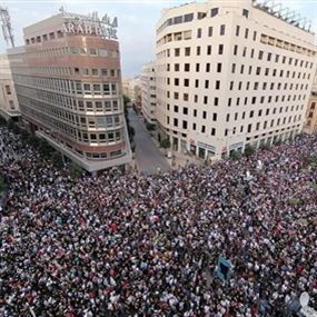 بالفيديو... مد بشري من المتظاهرين في ساحة رياض الصلح بوسط بيروت