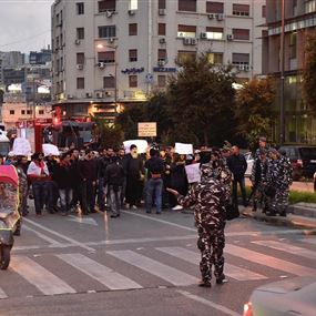 ناشطو الحراك المدني قطعوا طريق شارع المصارف