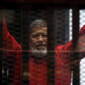 محامي مرسي يكشف إجراءات دفنه وتفاصيل الدقائق الأخيرة في حياته